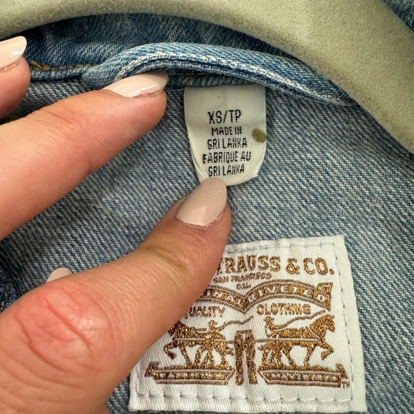 Levi’s distressed denim vest - Picture 3 of 3